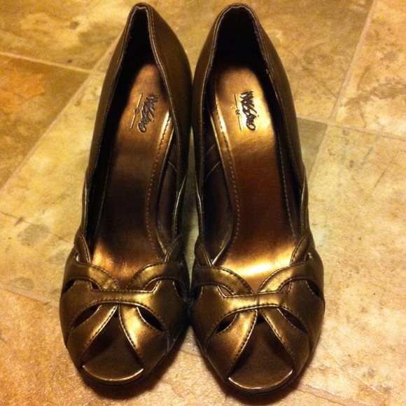 Gold HIGH Heels👠