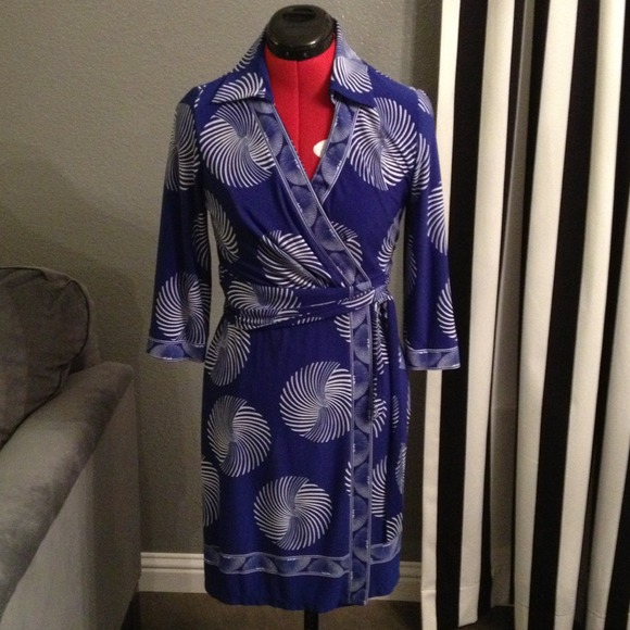 ✋SOLD - Blue Print Wrap Dress