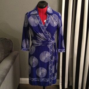 ✋SOLD - Blue Print Wrap Dress