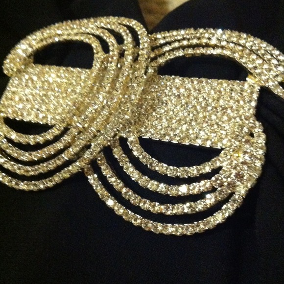 Little black dress with beautiful broach! - Picture 2 of 4