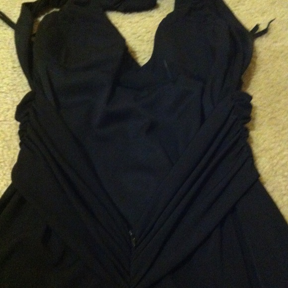 Little black dress with beautiful broach! - Picture 3 of 4