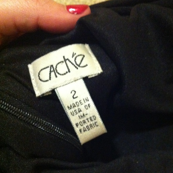 Little black dress with beautiful broach! - Picture 4 of 4