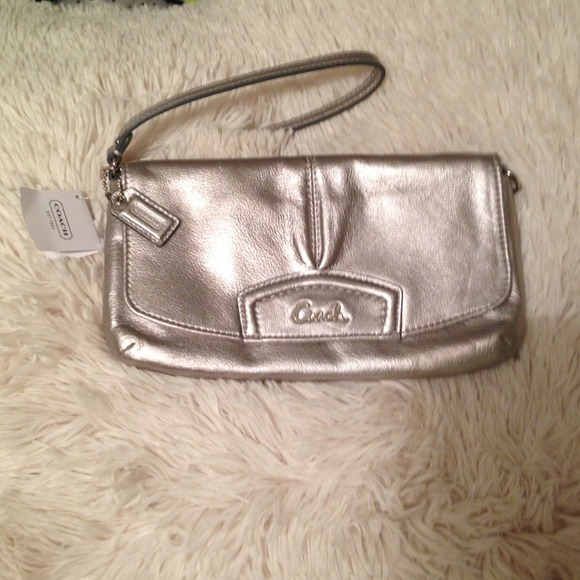 🎀SOLD🎀Coach Large Wristlet