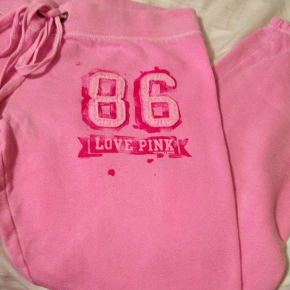 VS Pink 1986 sweats