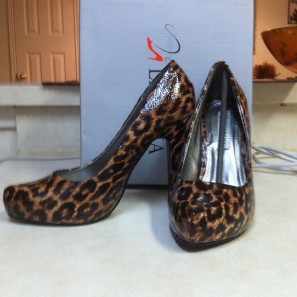 Brand new cheetah pumps