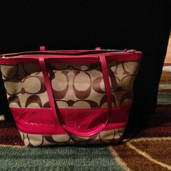 Signature Coach Purse! 100% authentic!