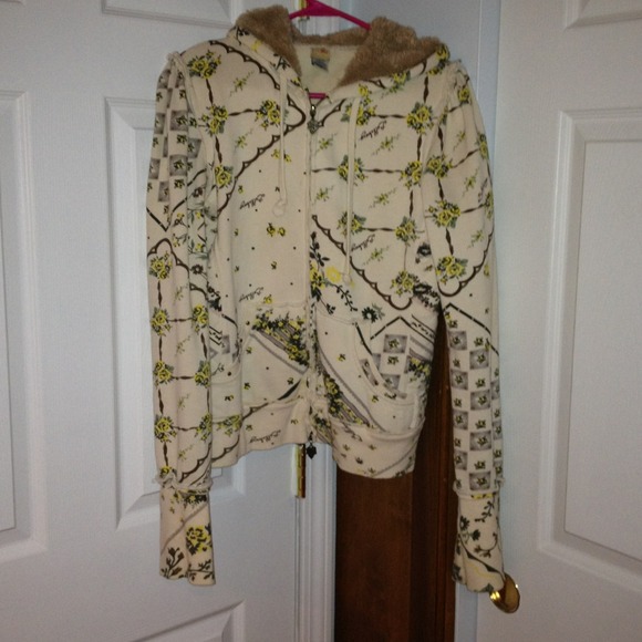50% off today!!! Billabong hoodie with furry hood