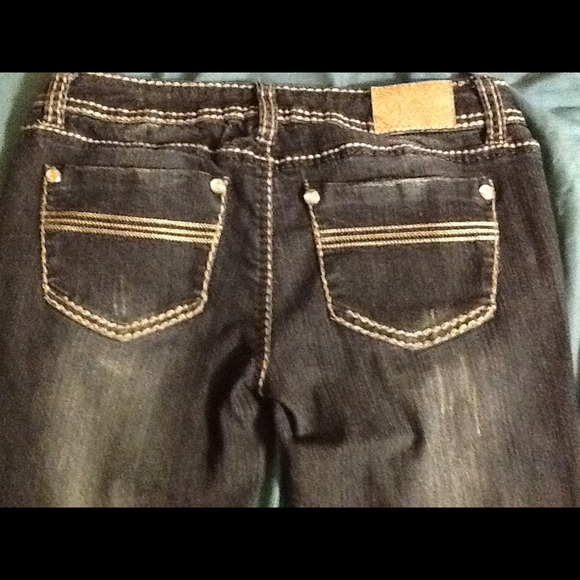 Medium wash denim. Great condition. Size 3/4 - Picture 2 of 3