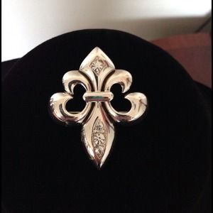 🚫SOLD🚫Fleur De Lis design pin brooch