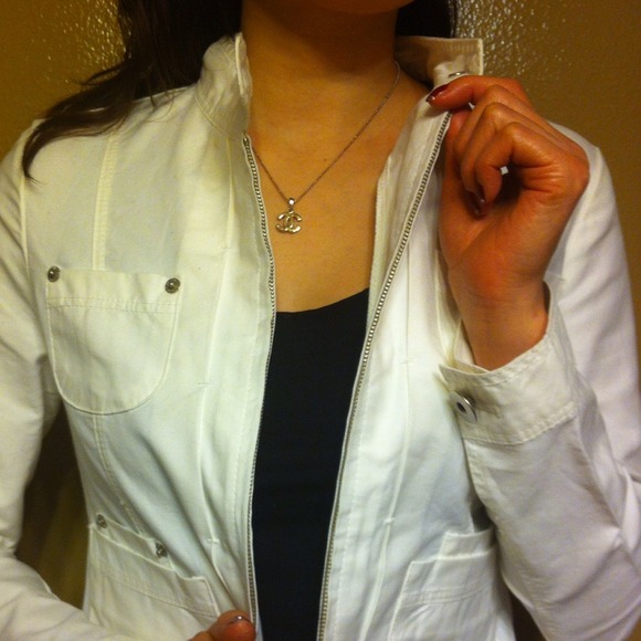 Adorable white layering jacket! - Picture 2 of 4