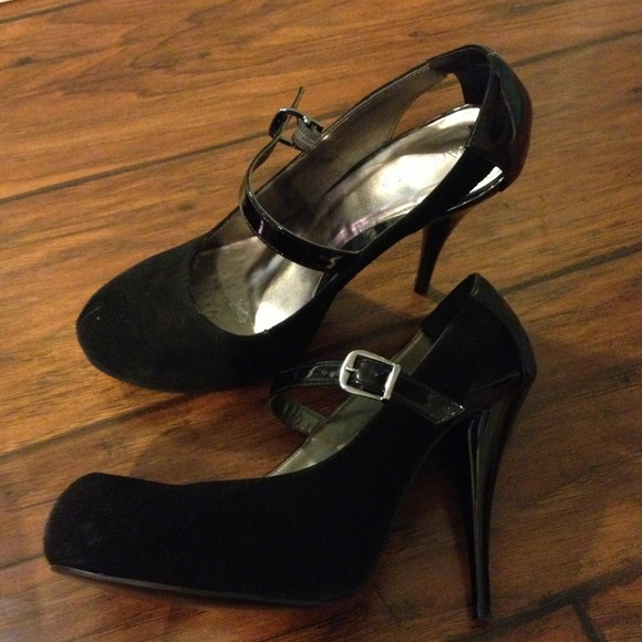Black suede & paten accent heels - Picture 2 of 2