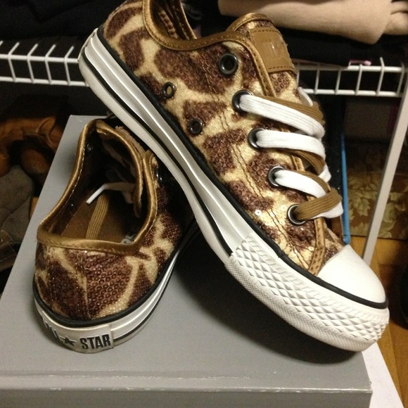 Limited edition sequence leopard converse