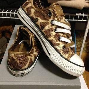 Limited edition sequence leopard converse