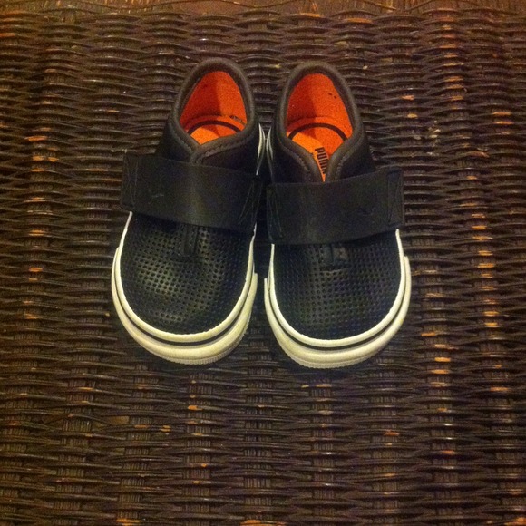 Baby boy shoes size 4