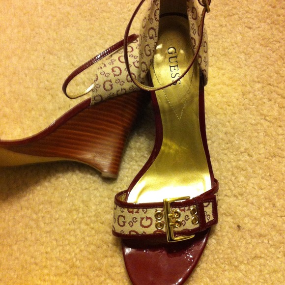 Guess heels with ankle strap(Bin 4-036) - Picture 2 of 4