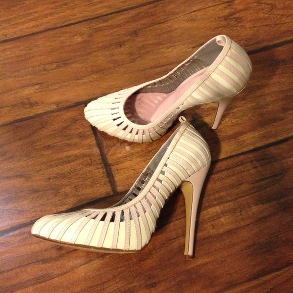 SOLD Cream/mauve heels - Picture 2 of 2