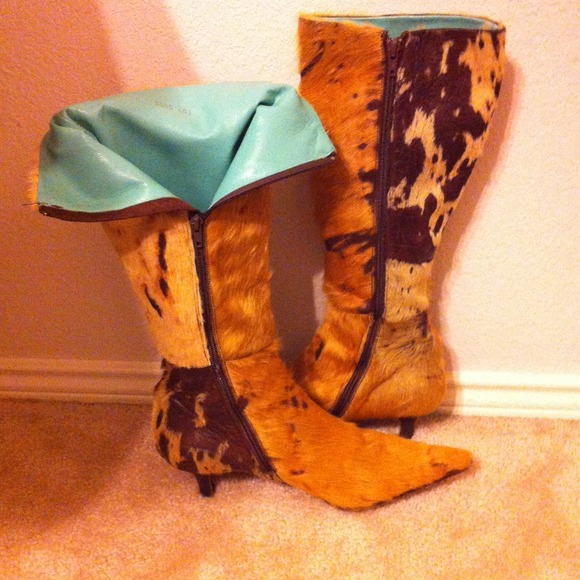 💥SOLD💥Pied A Terre cow skin boots - Picture 3 of 4