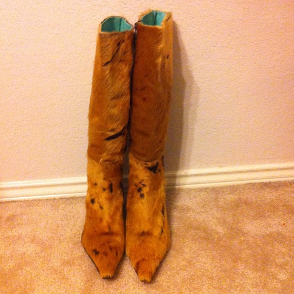 💥SOLD💥Pied A Terre cow skin boots - Picture 4 of 4