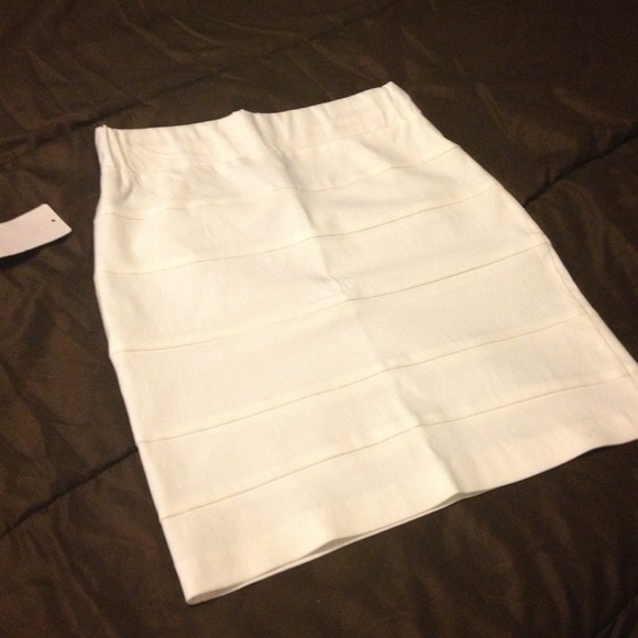 SOLD White bandage skirt - Picture 1 of 1