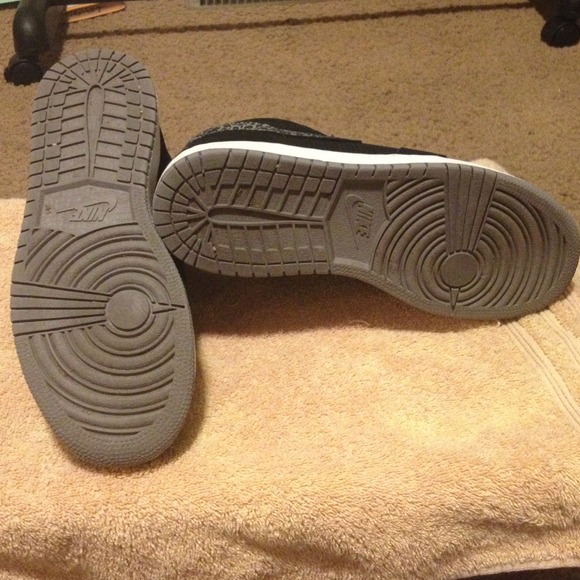 ***Sold***Nike black leopard print swoosh - Picture 4 of 4