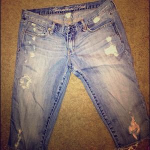 A&F- size 6 - distressed Capri jeans