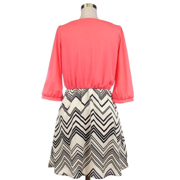 New chevron bottom printed dress - Picture 3 of 4