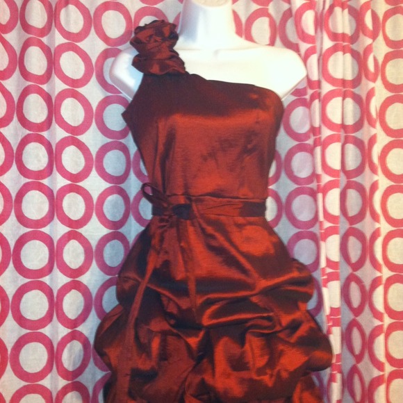 🔻REDUCED🔻Short Burgundy Prom Dress