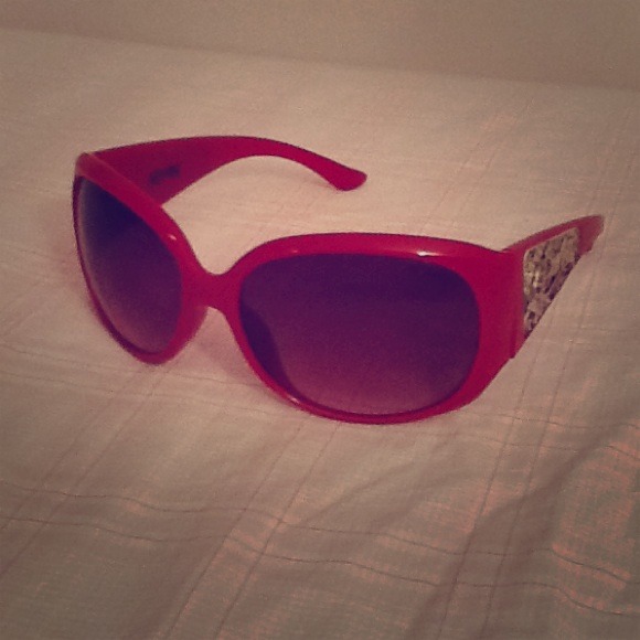 House of Deréon by Beyoncé: Red Sunglasses