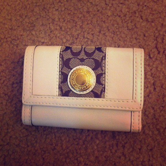 ⭐NWT Coach white trifold wallet ⭐