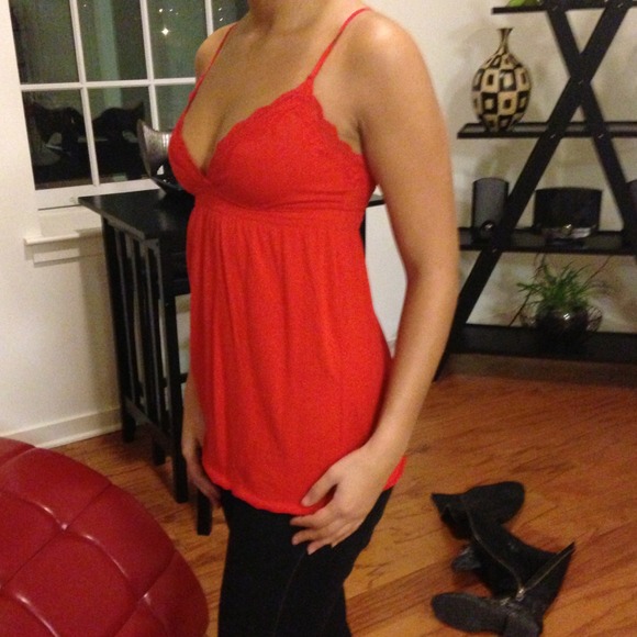 Red shirt - Picture 2 of 3