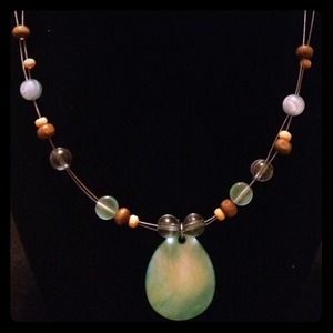 Lightweight necklace w/turquoise colored pendant.