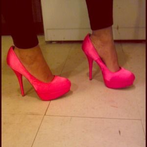 New ❤Hot PInk Pumps❤