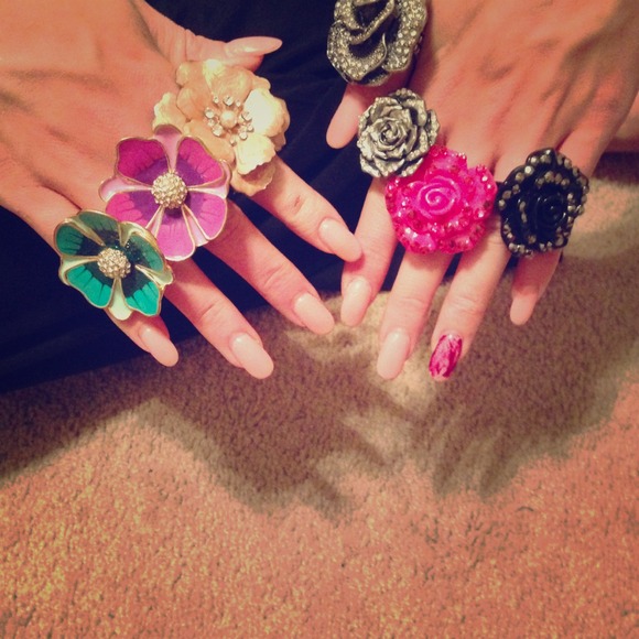 🎀SOLD🎀Bundle Flower Rings