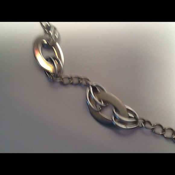 Bundled ? Shiny, silver tone chain belt