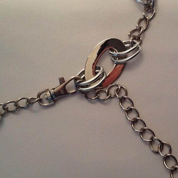 Bundled ? Shiny, silver tone chain belt