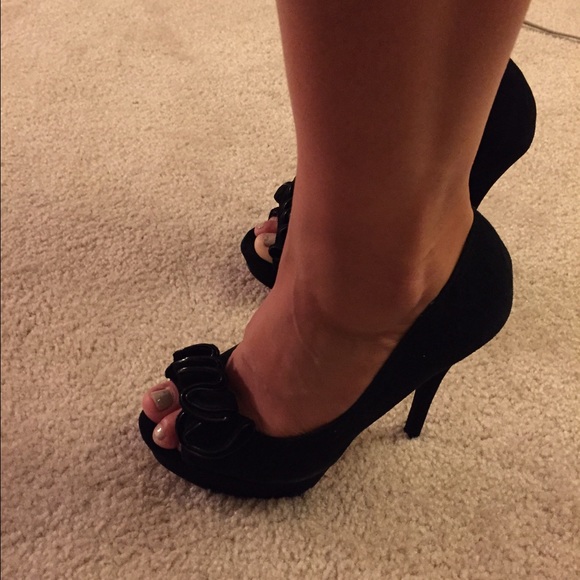 Steve Madden Ruffle Heels - Picture 2 of 4
