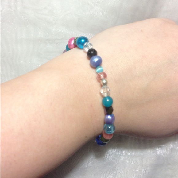 Multicolor beaded bracelet - Picture 2 of 3