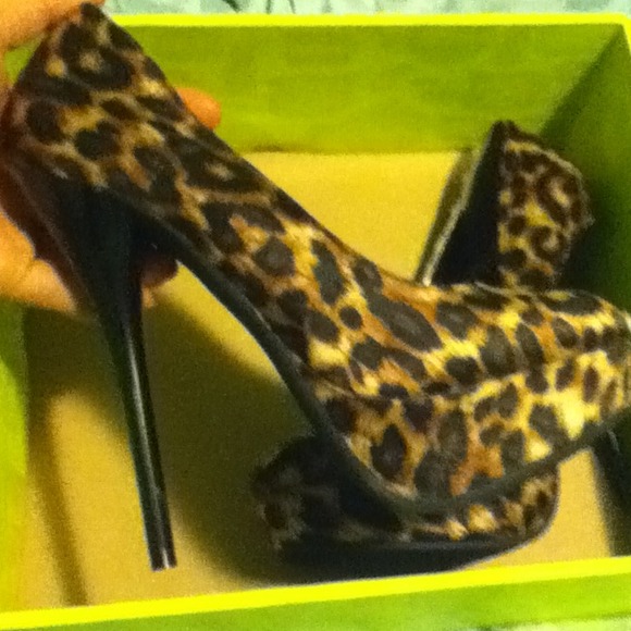Cheetah heels - Picture 3 of 3