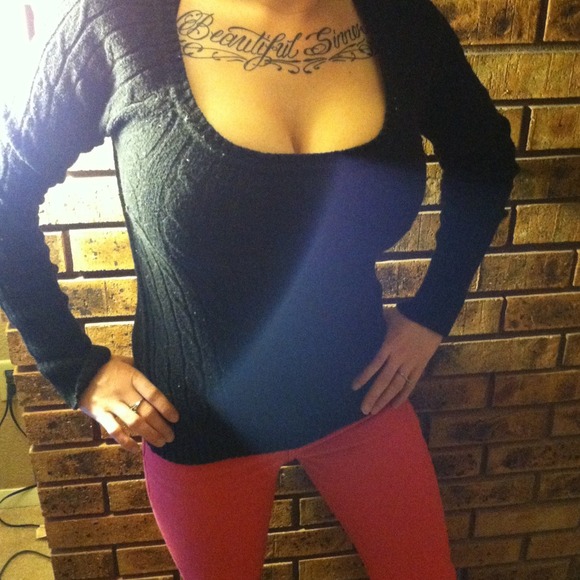 Red pants and black  ae sweater❄