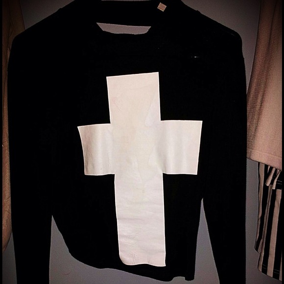 Crop Cross Top Black