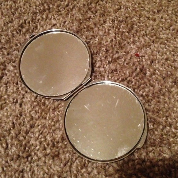 Compact mirror - Picture 2 of 2