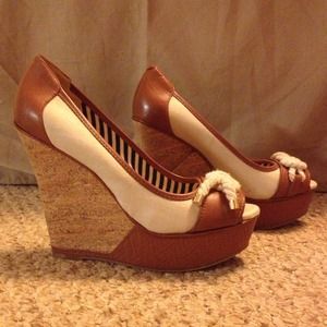 😊REDUCED😊 Wedge shoes