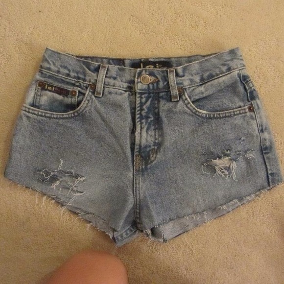 ❌ SOLD ❌Distressed high waisted shorts