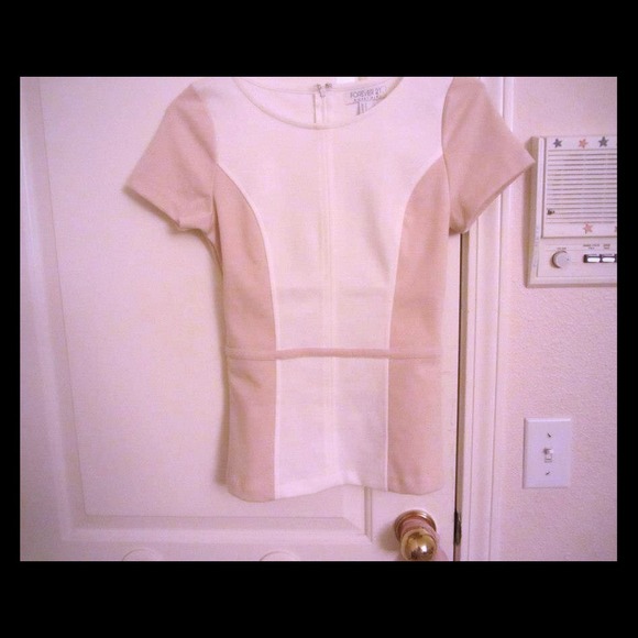 ❌ SOLD ❌White/ Blush contrast peplum top