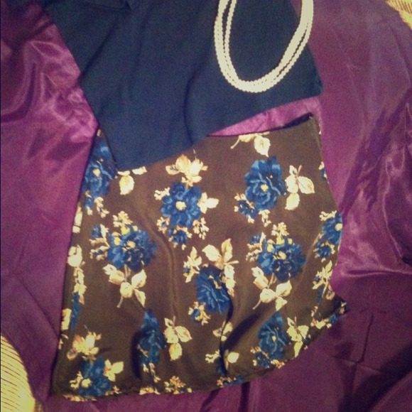 💥TRADED!!💥Floral Skirt