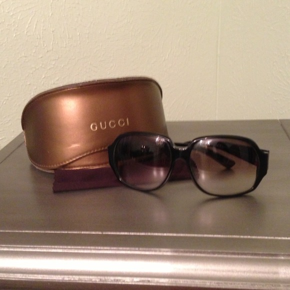 GUCCI💎Black Rim Sunnies💎$125 w/box and wipe