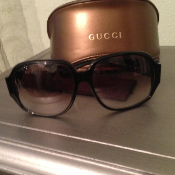 GUCCI?Black Rim Sunnies?$125 w/box and wipe main image 4