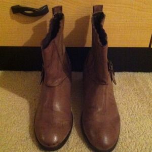 Brown ankle boots!