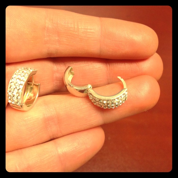 Stylish beautiful Earrings!!