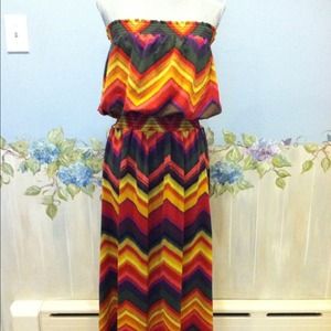 Sale $40!!! Gorgeous Sunny Leigh maxi dress